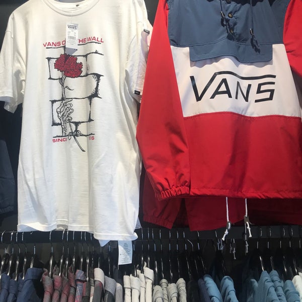 Vans - Clothing Store in Serravalle Scrivia