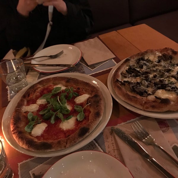 Foto diambil di Pizzeria Mozza oleh Angélica V. pada 5/26/2022