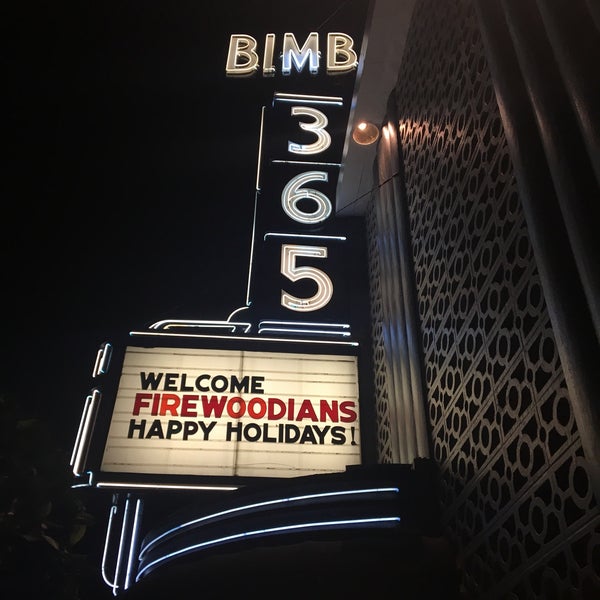 12/2/2016 tarihinde Delyn S.ziyaretçi tarafından Bimbo&#39;s 365 Club'de çekilen fotoğraf