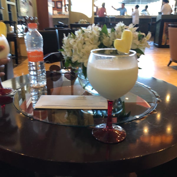 Das Foto wurde bei Blanca Blue Restaurant &amp; Lounge von Tatiana am 10/30/2018 aufgenommen