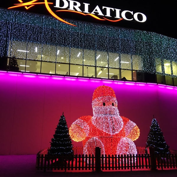 12/17/2016에 Marco M.님이 Centro commerciale Il Cuore Adriatico에서 찍은 사진