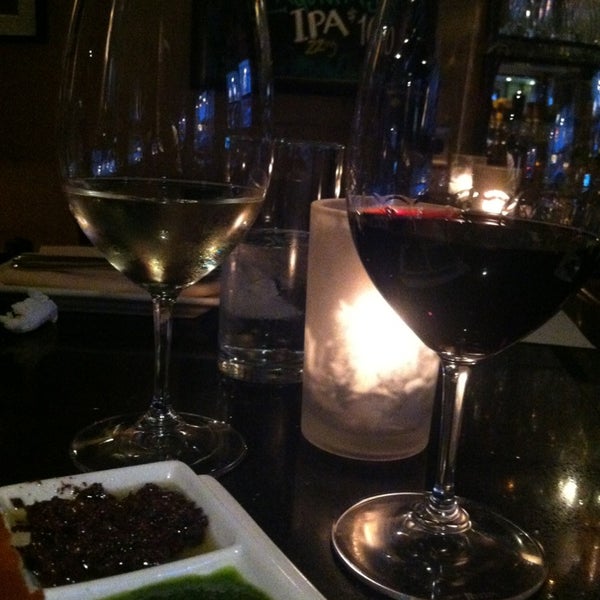 Foto tirada no(a) First Crush Restaurant &amp; Wine Bar por Maggie W. em 3/28/2013