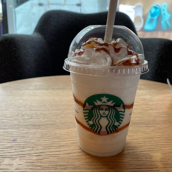 Foto scattata a Starbucks da CLOSED م. il 9/18/2021