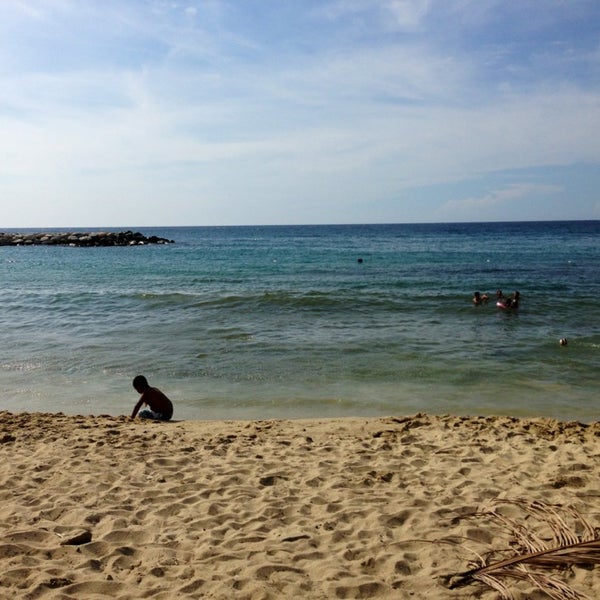 Photo taken at Playa San Luis by Alvaro E U. on 8/9/2013