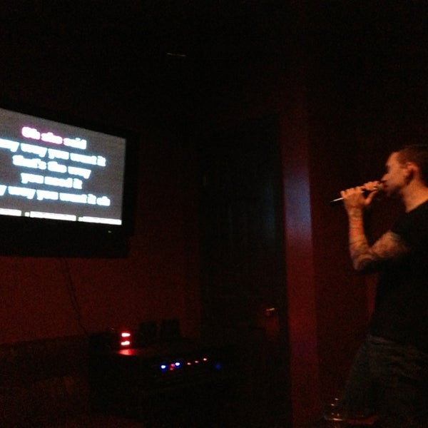 6/8/2013 tarihinde Mark C.ziyaretçi tarafından Karaoke Melody'de çekilen fotoğraf