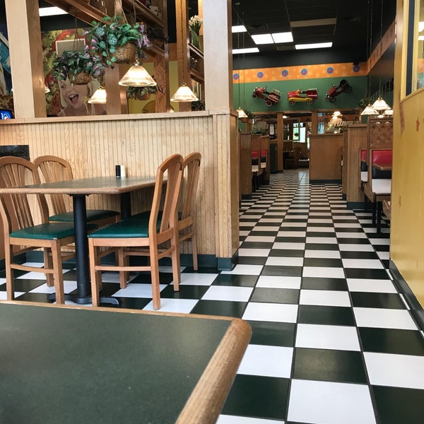 Photo taken at Papa&#39;s Pizza To Go by Daniel W. on 8/4/2019