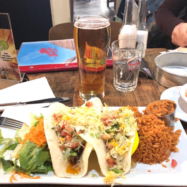 Das Foto wurde bei 3 Amigos Restaurant von Sanem D. am 3/21/2018 aufgenommen