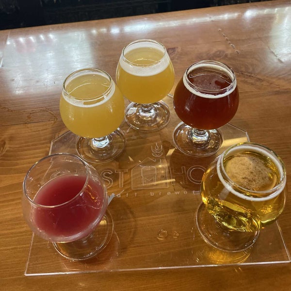 Photo taken at Grist House Craft Brewery by Max Q. on 8/7/2022