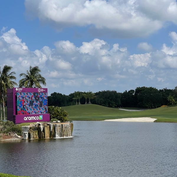 5/19/2023にAbdulrahman🐎がTrump International Golf Club, West Palm Beachで撮った写真