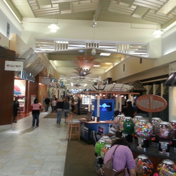 Foto scattata a Coastal Grand Mall da William C. il 4/21/2013