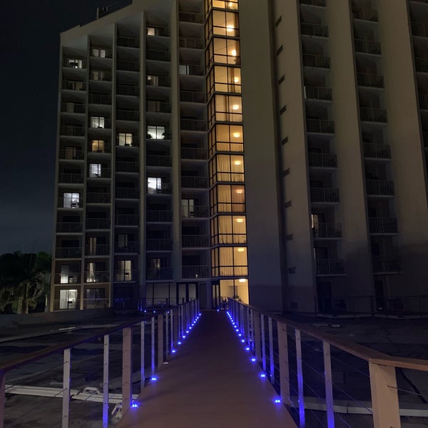 Foto scattata a Courtyard by Marriott Isla Verde Beach Resort da Melissa il 1/24/2019