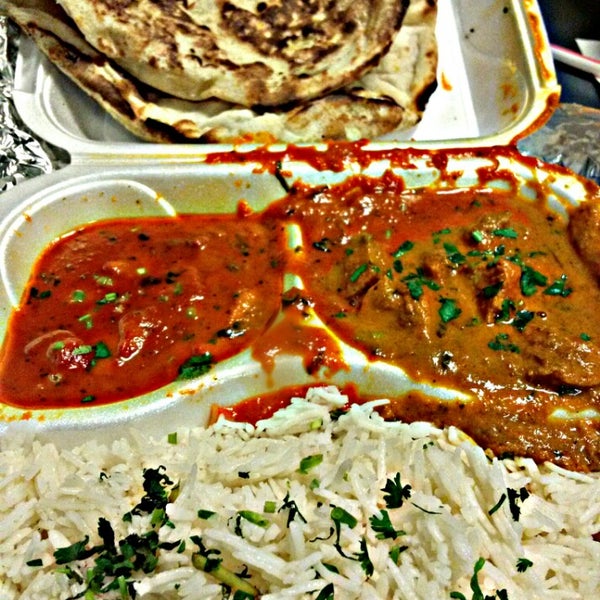 Снимок сделан в TAVA Contemporary Indian Cuisine пользователем Melissa 5/20/2013
