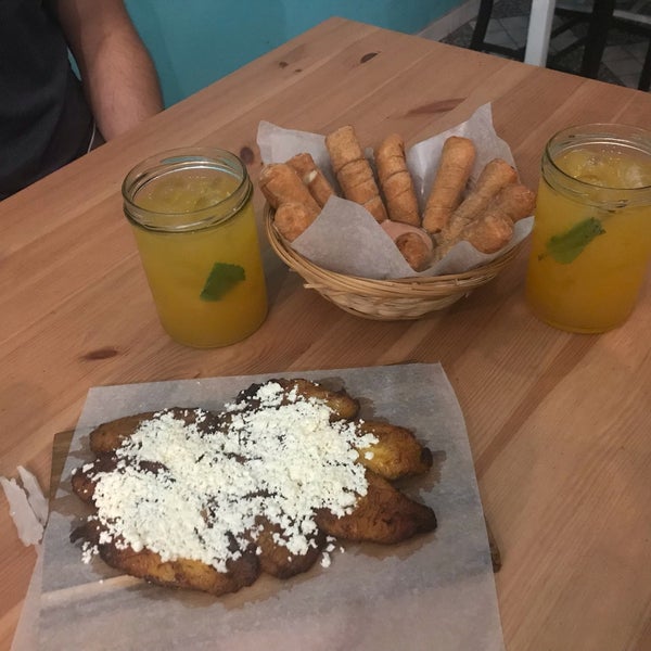 Amazing Venezuelan food! Don’t miss the guarapita de parchita, tequeños and arepa de pabellón. Feels authentic, taste as home for Venezuelans.