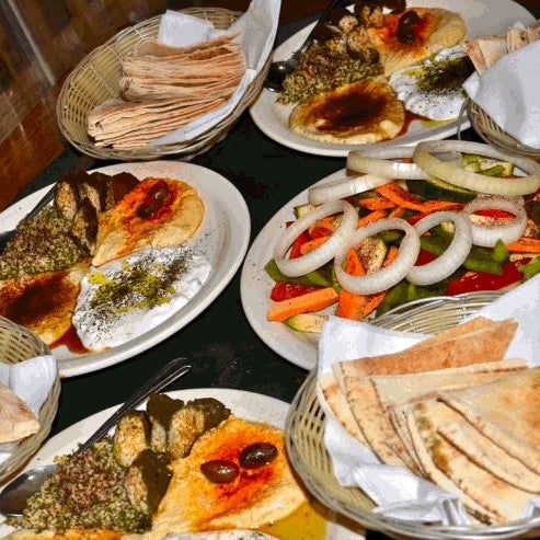 รูปภาพถ่ายที่ Phara&#39;s Mediterranean Cuisine &amp; Christopher&#39;s Casbah โดย Phara&#39;s Mediterranean Cuisine &amp; Christopher&#39;s Casbah เมื่อ 7/25/2016