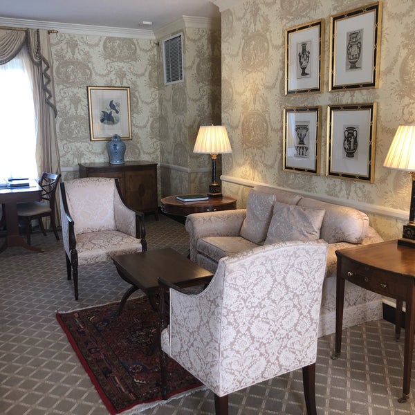 Foto scattata a Williamsburg Inn, an official Colonial Williamsburg Hotel da Eric T. il 2/19/2019
