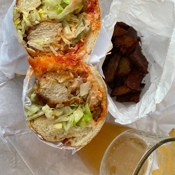 Foto tirada no(a) Mean Sandwich por S Y. em 2/18/2022