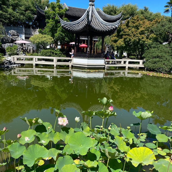 Photo taken at Lan Su Chinese Garden by S Y. on 7/25/2021