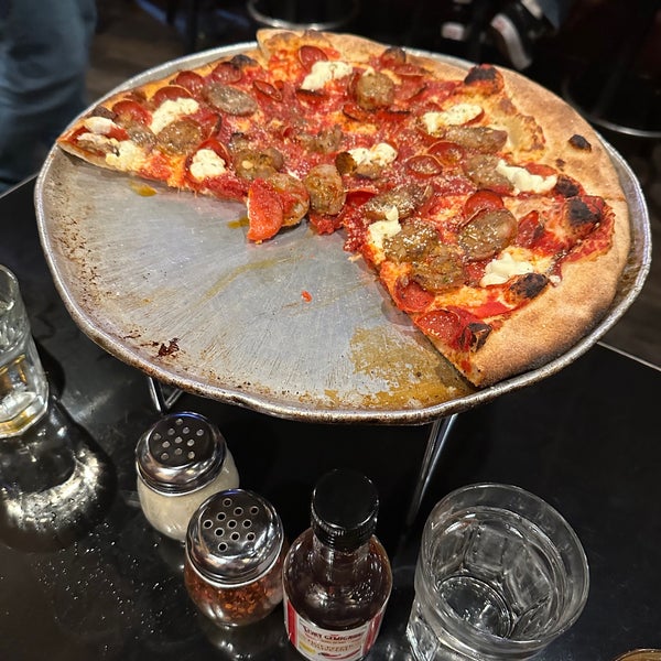 9/19/2023 tarihinde CJziyaretçi tarafından Tony’s Pizza Napoletana'de çekilen fotoğraf