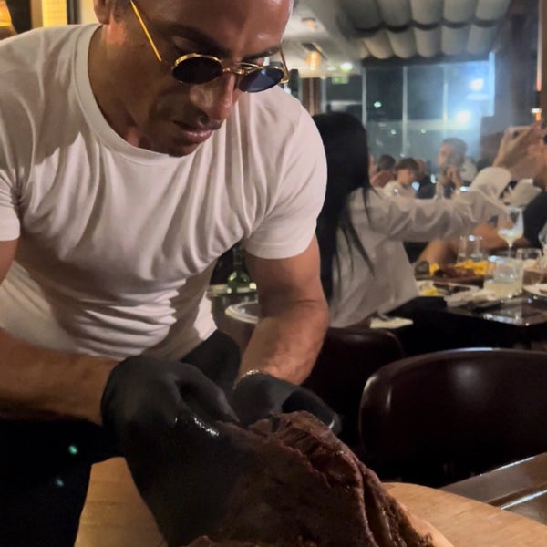 Photo taken at Nusr-Et Steakhouse Doha by MeshعL on 12/6/2022