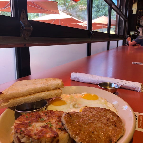 Photo taken at Snooze, an A.M. Eatery by Tareq M. on 8/3/2020