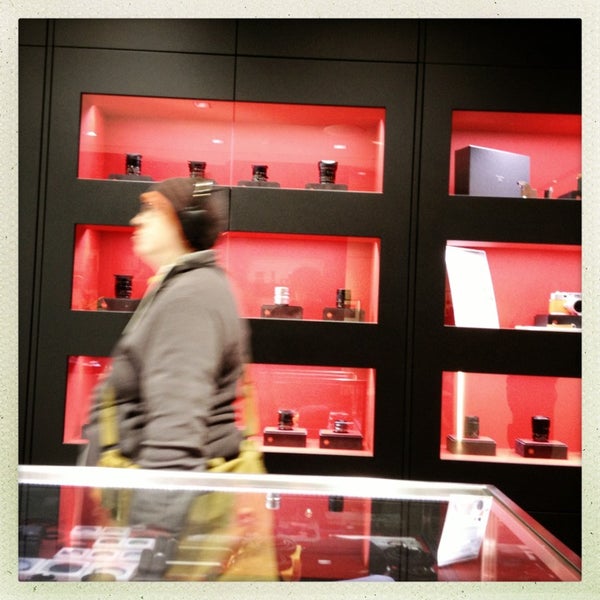 1/19/2013にEnoch W.がLeica Storeで撮った写真