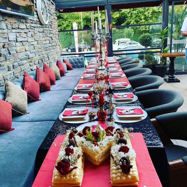 Foto diambil di Şamşa Cafe Restaurant oleh Arven C. pada 12/29/2019