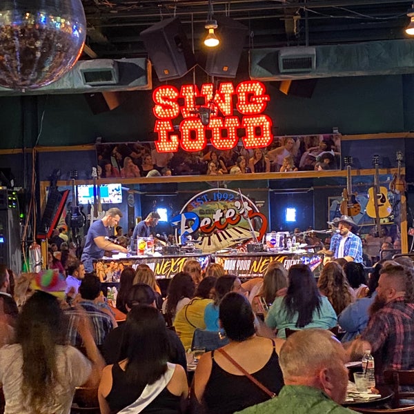 Pete's Dueling Piano Bar 30 tips from 2284 visitors
