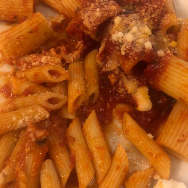 Foto tomada en Patsy&#39;s Italian Restaurant  por Whitney G. el 5/15/2019