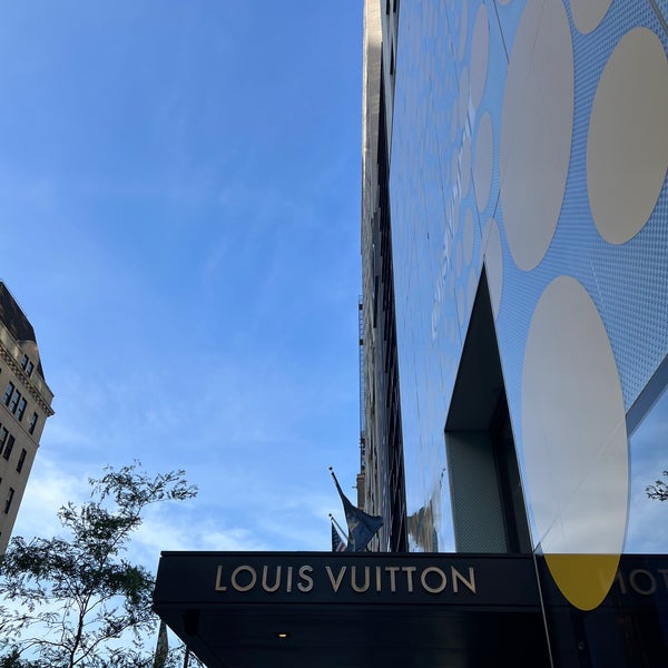 Louis Vuitton 5th Avenue and 57th Street – Visual Merchandising and Store  Design