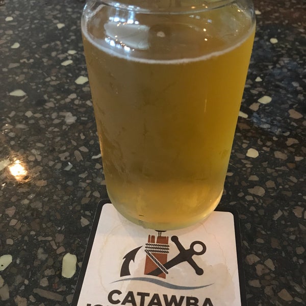 Photo taken at Catawba Island Brewing Company by Steve I. on 8/6/2018