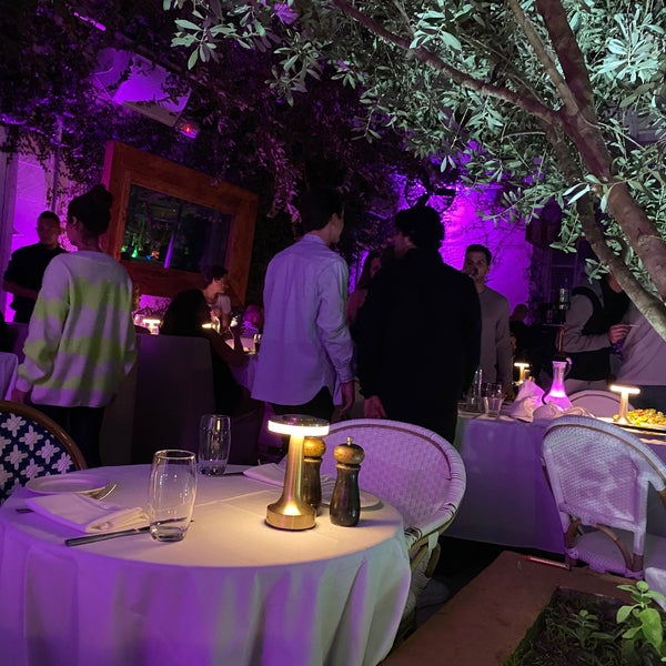 Foto scattata a Villa Azur Restaurant and Lounge da S.M.N il 12/26/2021