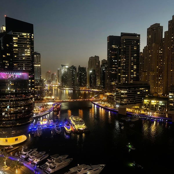 Foto tirada no(a) Address Dubai Marina por WQht em 6/8/2023