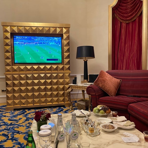 Das Foto wurde bei Waldorf Astoria Jeddah - Qasr Al Sharq von ع am 4/18/2023 aufgenommen