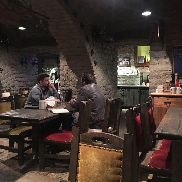 Foto tirada no(a) Baieri kelder Restaurant por Kaisa L. em 3/19/2018