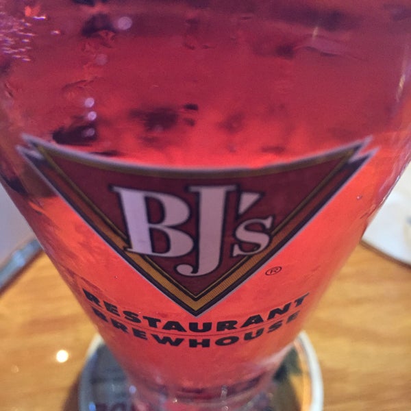 Photo taken at BJ&#39;s Restaurant &amp; Brewhouse by John G. on 2/19/2015