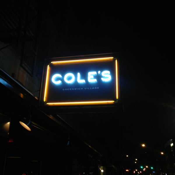 Снимок сделан в Cole&#39;s Greenwich Village пользователем Jack W. 7/2/2013