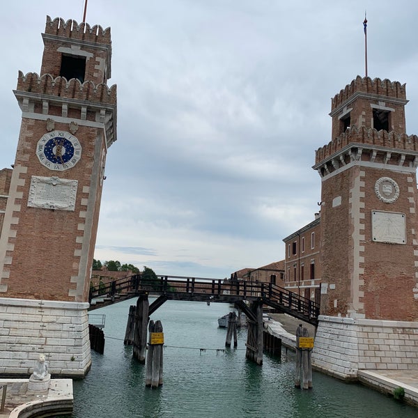 Foto diambil di Arsenale di Venezia oleh Vahide🎒🕶👣🐿🌿🌍🎨🎼🎧 U. pada 7/15/2019