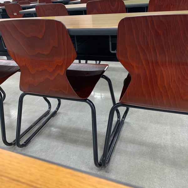 日本大学法学部 10号館 1052講堂 Aula Universitaria 日本大学法学部 10号館 1052講堂 Aula Universitaria