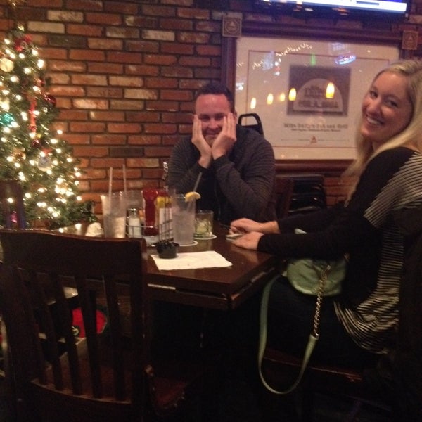 รูปภาพถ่ายที่ Mike Duffy&#39;s Pub and Grill โดย MeganAnn H. เมื่อ 12/21/2013