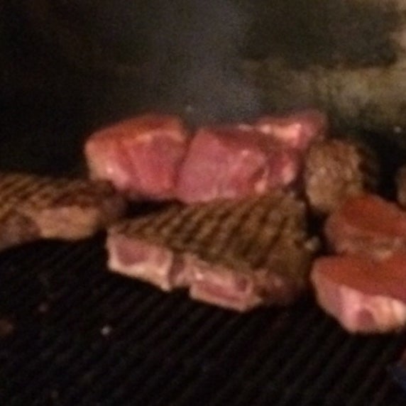 Das Foto wurde bei Holdren&#39;s Steaks &amp; Seafood von Tatiana R. am 6/16/2014 aufgenommen