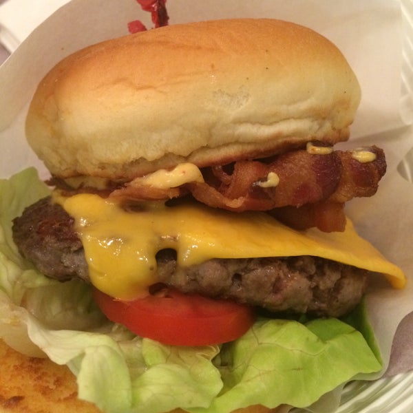 6/16/2015にShurli L.がOmakase Burgerで撮った写真