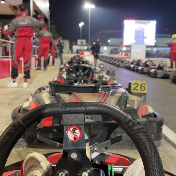 Foto diambil di Bahrain International Karting Circuit oleh 𝐼𝐵𝑅𝐴𝐻𝐼𝑀 pada 1/13/2024