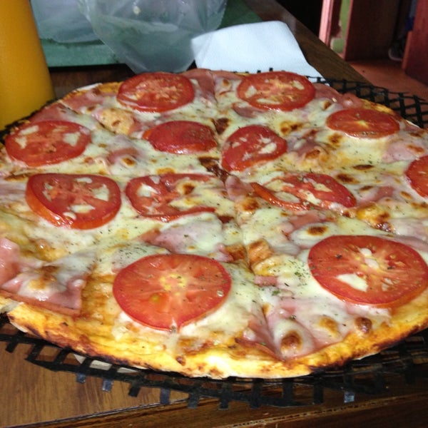 Foto scattata a Pizza ilimitada da AhiVan R. il 7/26/2013