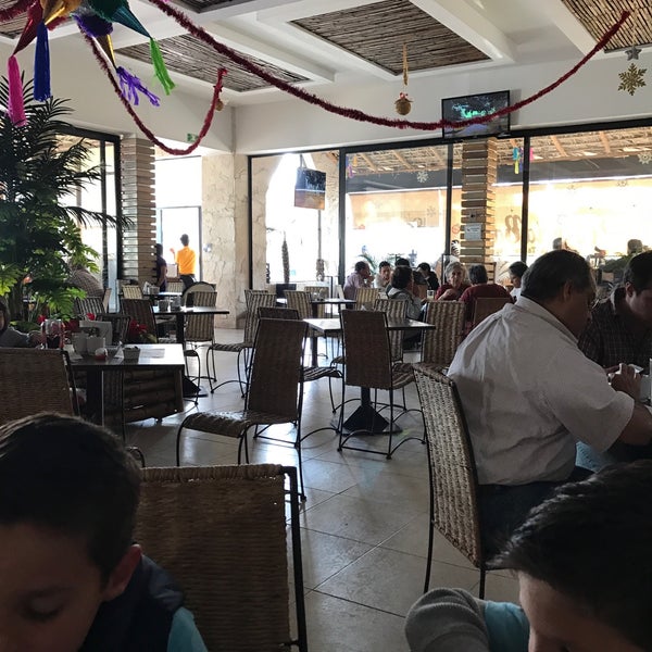 Foto tirada no(a) El 9 Restaurante Lounge Yucateco por Emilio P. em 1/3/2017