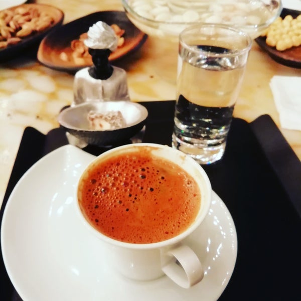 Снимок сделан в Cumhuriyet Cafe Bistro пользователем Şengül A. 4/24/2019