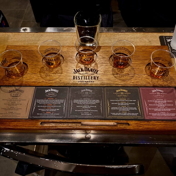 Foto tirada no(a) Jack Daniel&#39;s Distillery por Roy v. em 10/17/2019