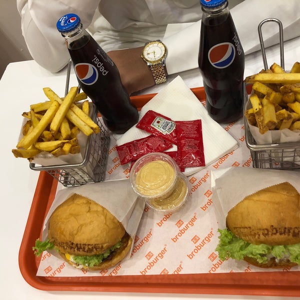 Foto diambil di broburger oleh Sultan pada 11/7/2018