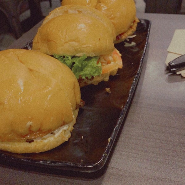 Zhoei Burger