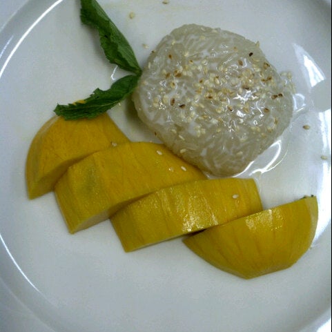 Das Foto wurde bei Tanad Thai Cuisine von Nate B. am 10/24/2012 aufgenommen