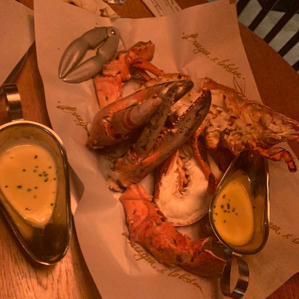 Foto scattata a Burger &amp; Lobster da A K. il 1/4/2020